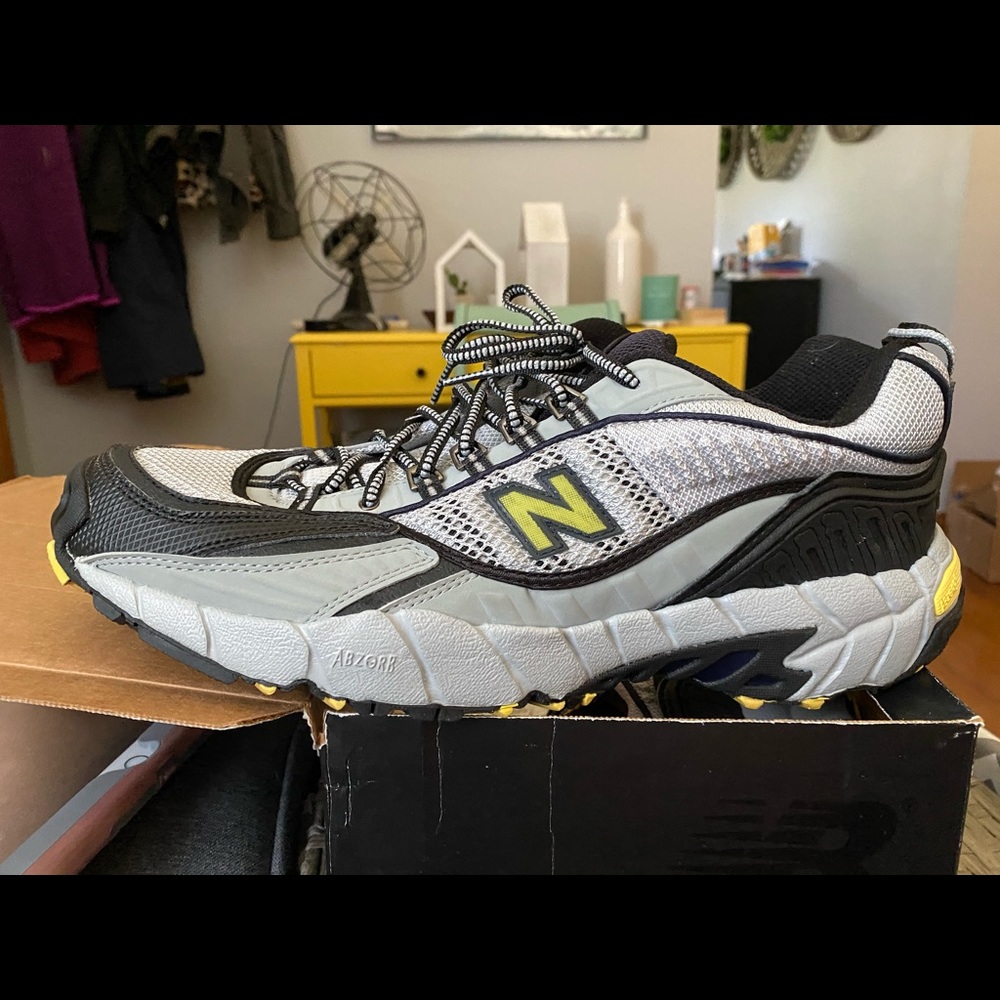 New Balance 805